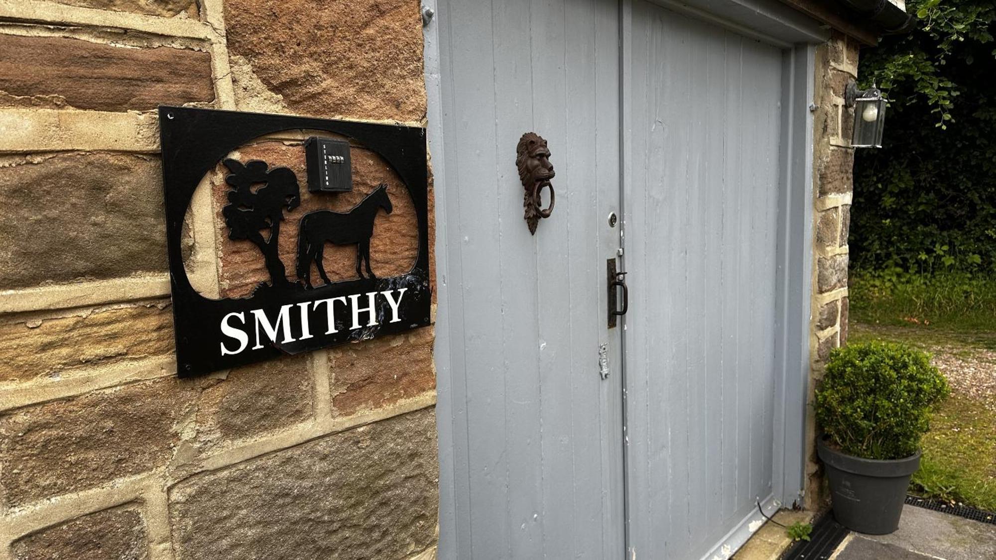 The Smithy Villa แนร์สเบอเรอ ภายนอก รูปภาพ